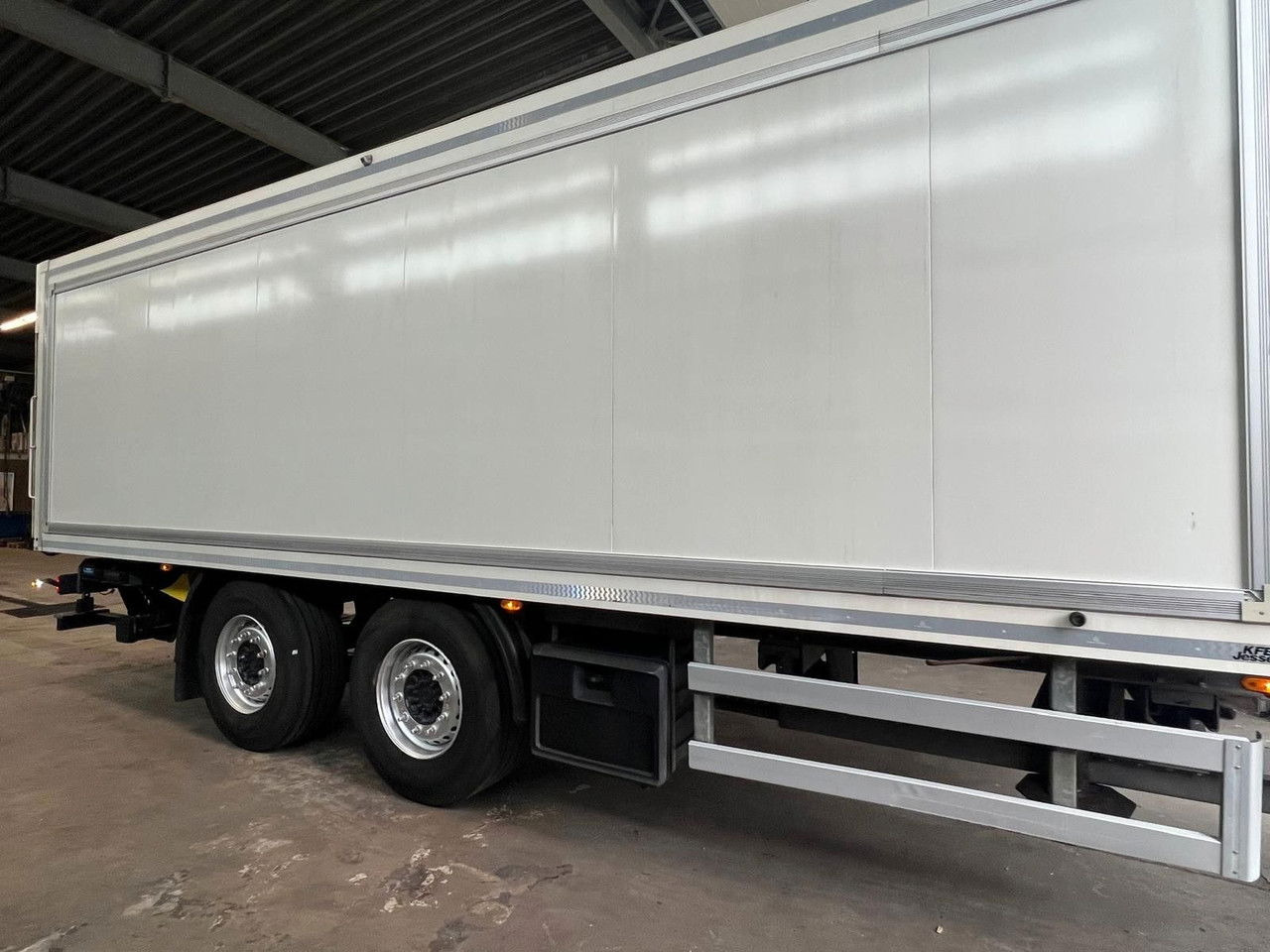 Mercedes-Benz Actros 2543 Komplettzug Voll-Luft - Lange Koffer - משאית תיבה: תמונה 5 Mercedes-Benz Actros 2543 Komplettzug Voll-Luft - Lange Koffer - משאית תיבה: תמונה 5