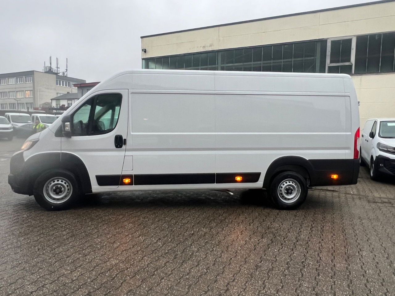 Opel Kasten 3,5 L4 H2 PS 180 Automatik+AHK Kasten 3,5 L4 H2 PS 180 Automatik+AHK - כלי רכב מסחרי עם לוח: תמונה 4 Opel Kasten 3,5 L4 H2 PS 180 Automatik+AHK Kasten 3,5 L4 H2 PS 180 Automatik+AHK - כלי רכב מסחרי עם לוח: תמונה 4