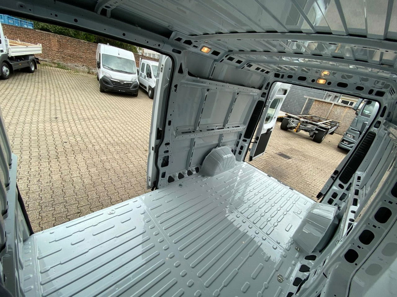 Opel Movano Cargo - כלי רכב מסחרי עם לוח: תמונה 5 Opel Movano Cargo - כלי רכב מסחרי עם לוח: תמונה 5