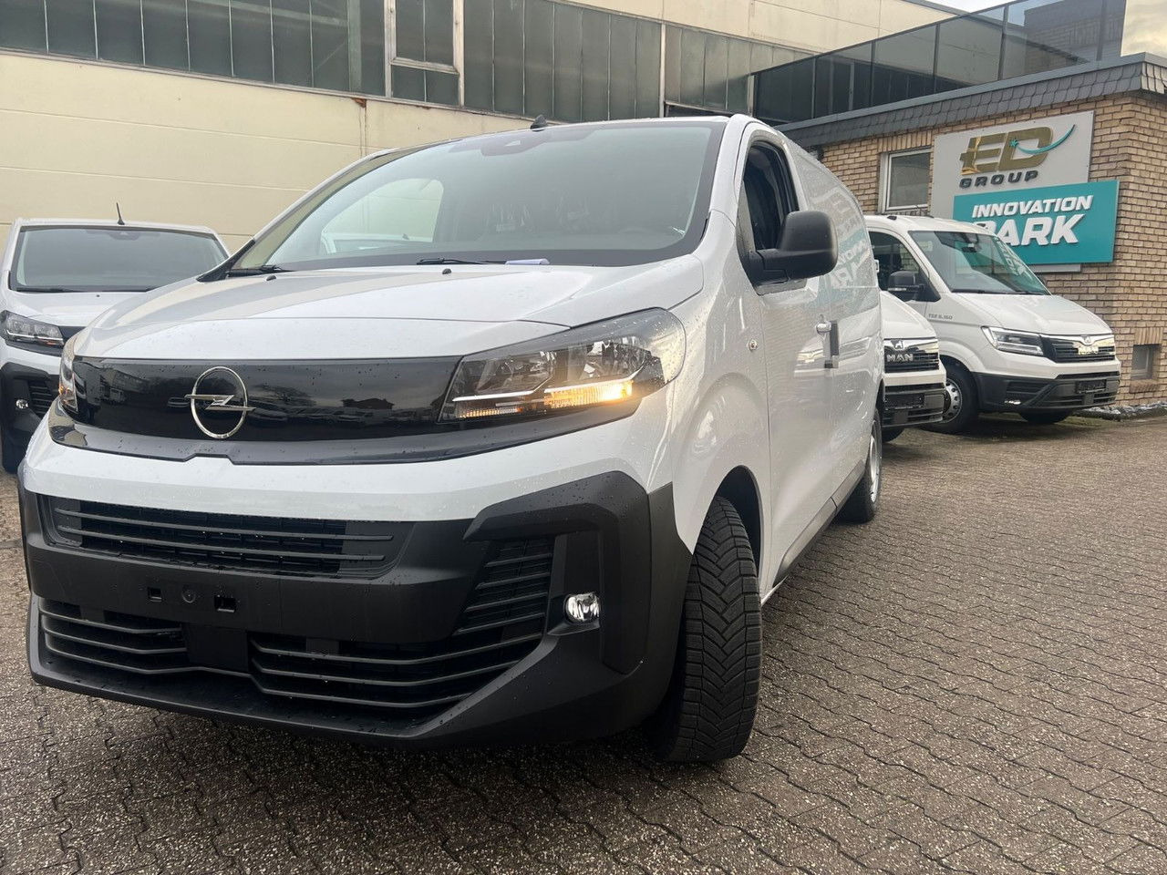 Opel Vivaro Cargo L2 H1 120 PS Allwetter AHK Rückfahr - כלי רכב מסחרי עם לוח: תמונה 1 Opel Vivaro Cargo L2 H1 120 PS Allwetter AHK Rückfahr - כלי רכב מסחרי עם לוח: תמונה 1