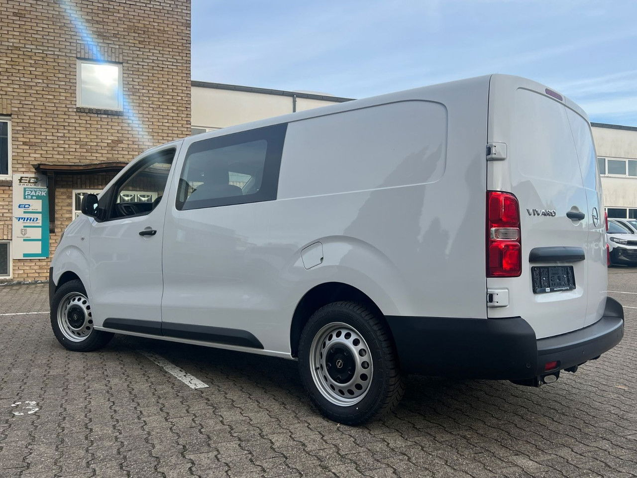 Opel Vivaro Flex L3 6 Sitze Allwetter AHK Rückfahrka - כלי רכב מסחרי קטן: תמונה 4 Opel Vivaro Flex L3 6 Sitze Allwetter AHK Rückfahrka - כלי רכב מסחרי קטן: תמונה 4