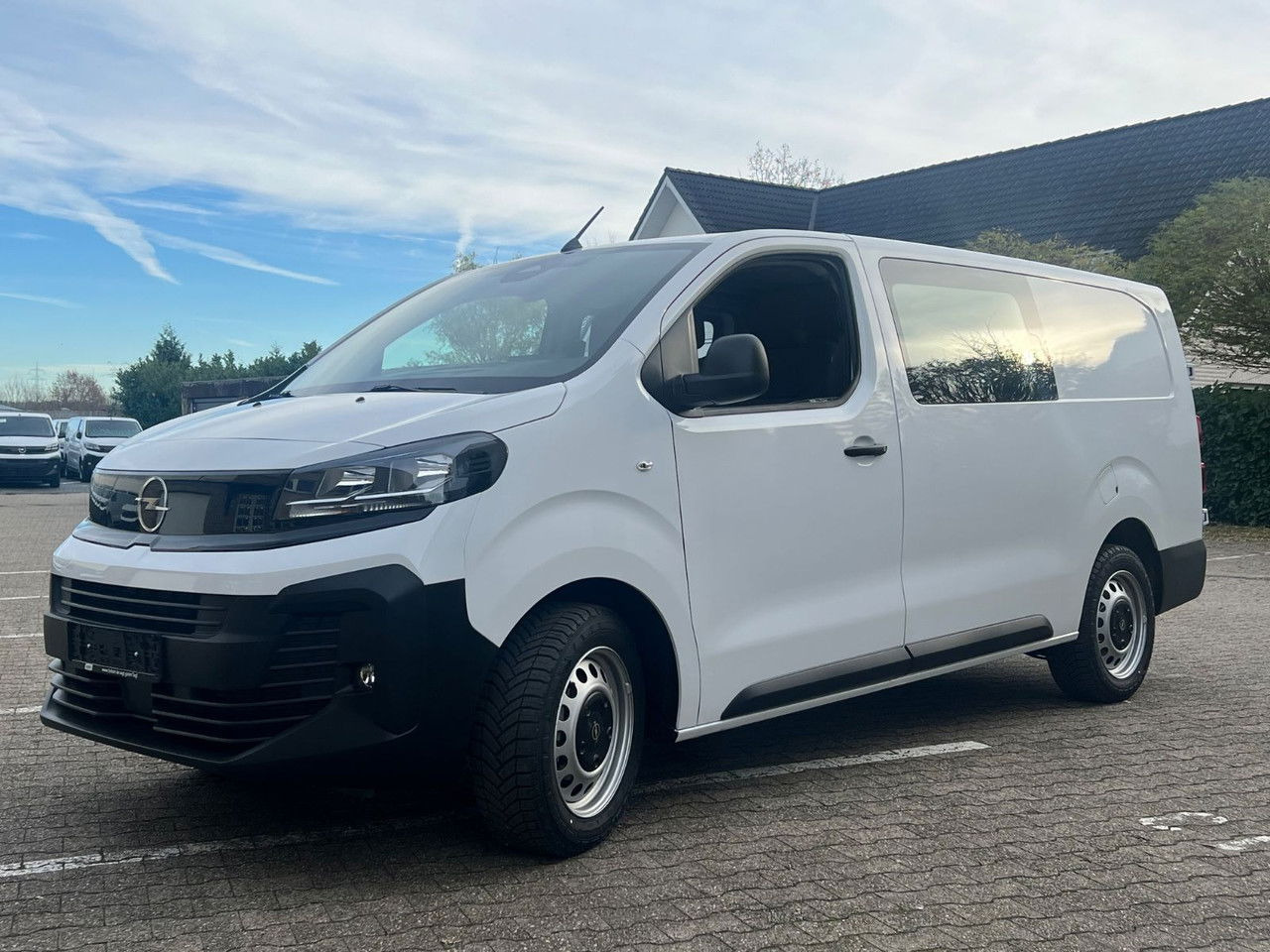 Opel Vivaro Flex L3 6 Sitze Allwetter AHK Rückfahrka - כלי רכב מסחרי קטן: תמונה 2 Opel Vivaro Flex L3 6 Sitze Allwetter AHK Rückfahrka - כלי רכב מסחרי קטן: תמונה 2