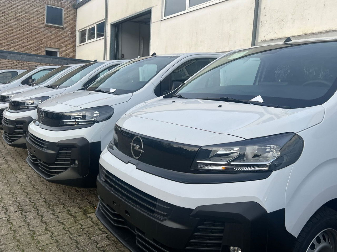 Opel Vivaro L2 H1 Allwetter AHK Rückfahrkam - כלי רכב מסחרי עם לוח: תמונה 4 Opel Vivaro L2 H1 Allwetter AHK Rückfahrkam - כלי רכב מסחרי עם לוח: תמונה 4