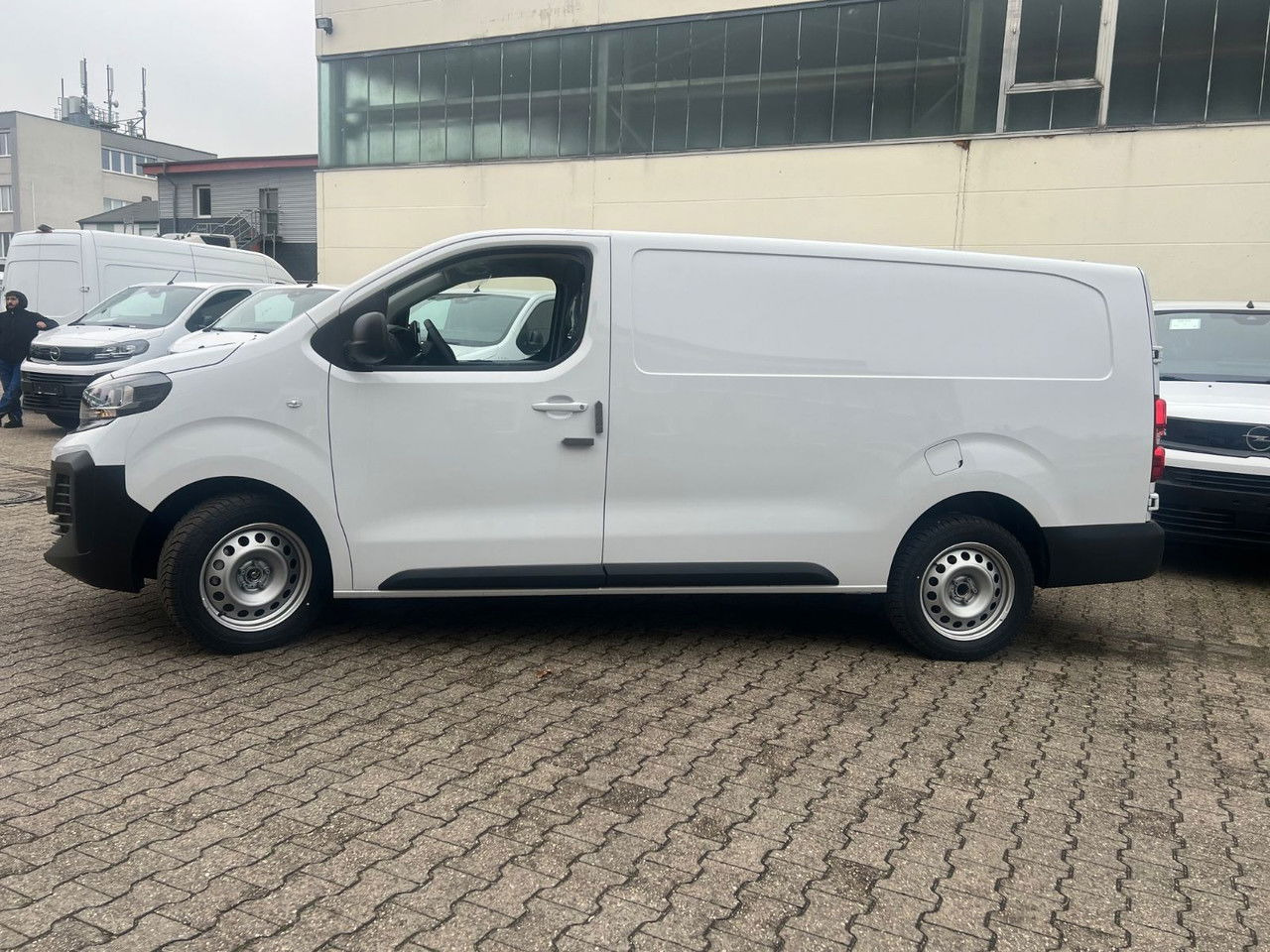 Opel Vivaro L3 H1 144 PS Automatik Holzboden+AHK+Rück - כלי רכב מסחרי עם לוח: תמונה 5 Opel Vivaro L3 H1 144 PS Automatik Holzboden+AHK+Rück - כלי רכב מסחרי עם לוח: תמונה 5