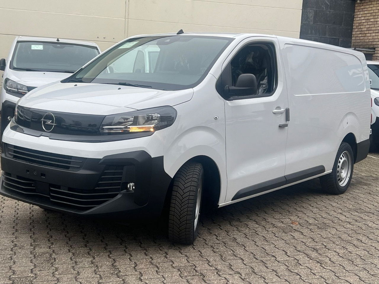 Opel Vivaro L3H1 144 PS Schalter Allwetter AHK Rückfa - כלי רכב מסחרי עם לוח: תמונה 4 Opel Vivaro L3H1 144 PS Schalter Allwetter AHK Rückfa - כלי רכב מסחרי עם לוח: תמונה 4