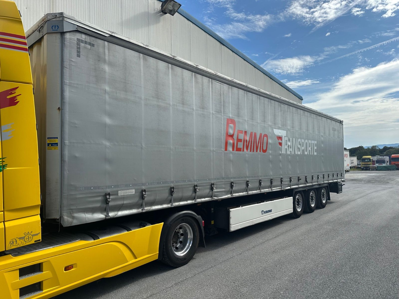 Krone SD 27 Pal-Kasten Lift XL-Cert. Standard - סמיטריילר עם וילונות צד: תמונה 1 Krone SD 27 Pal-Kasten Lift XL-Cert. Standard - סמיטריילר עם וילונות צד: תמונה 1
