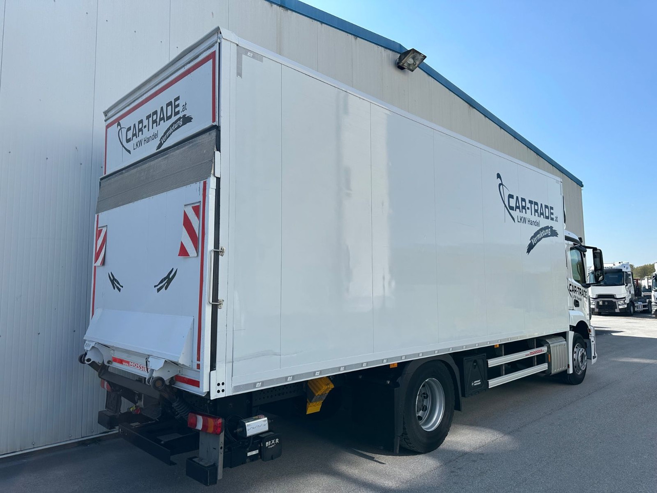 Mercedes-Benz Actros 1833 Koffer/LBW - משאית תיבה: תמונה 3 Mercedes-Benz Actros 1833 Koffer/LBW - משאית תיבה: תמונה 3