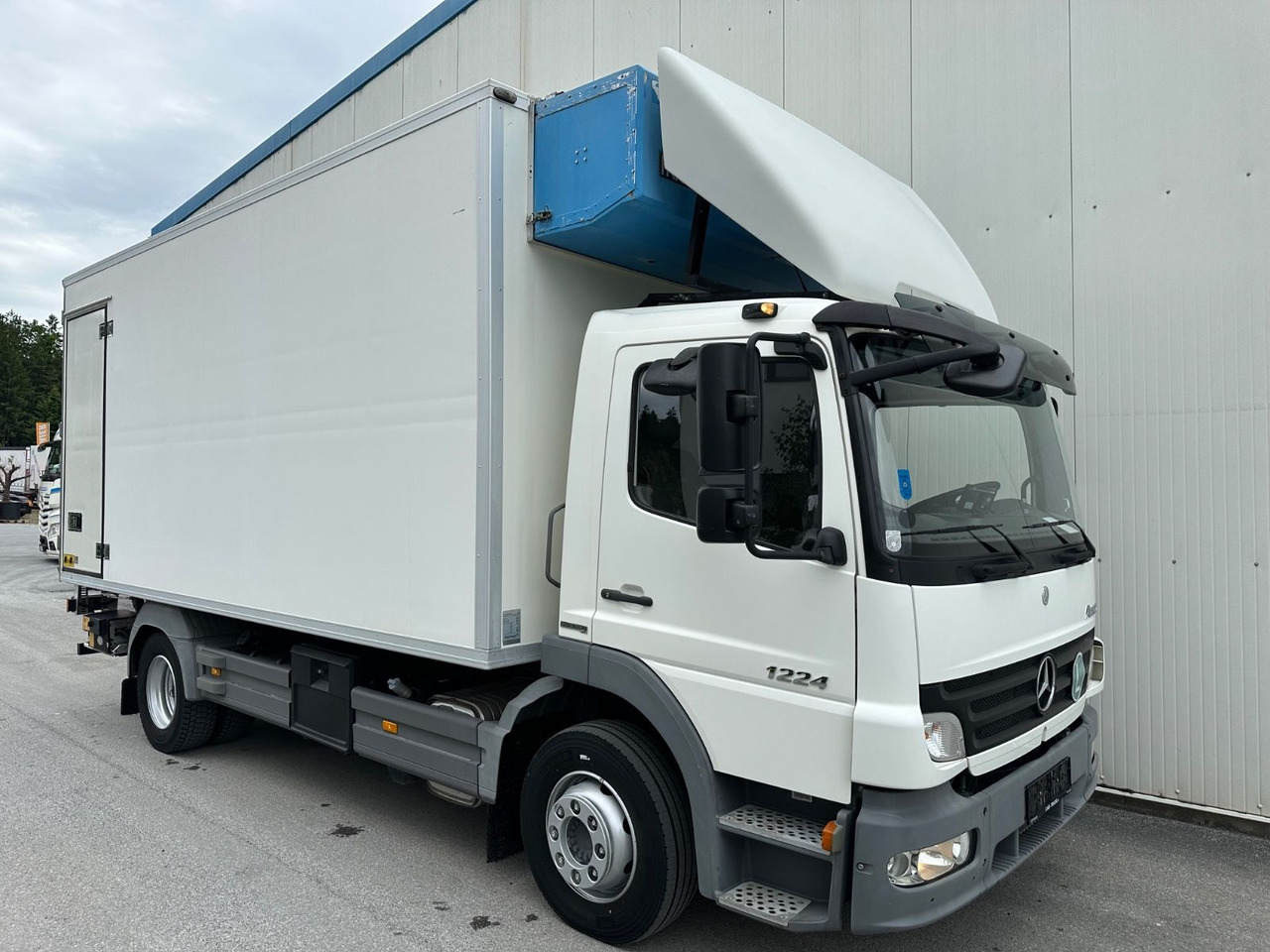 Mercedes-Benz Atego 1224 Automat Klima TK-29C - משאית קירור: תמונה 2 Mercedes-Benz Atego 1224 Automat Klima TK-29C - משאית קירור: תמונה 2