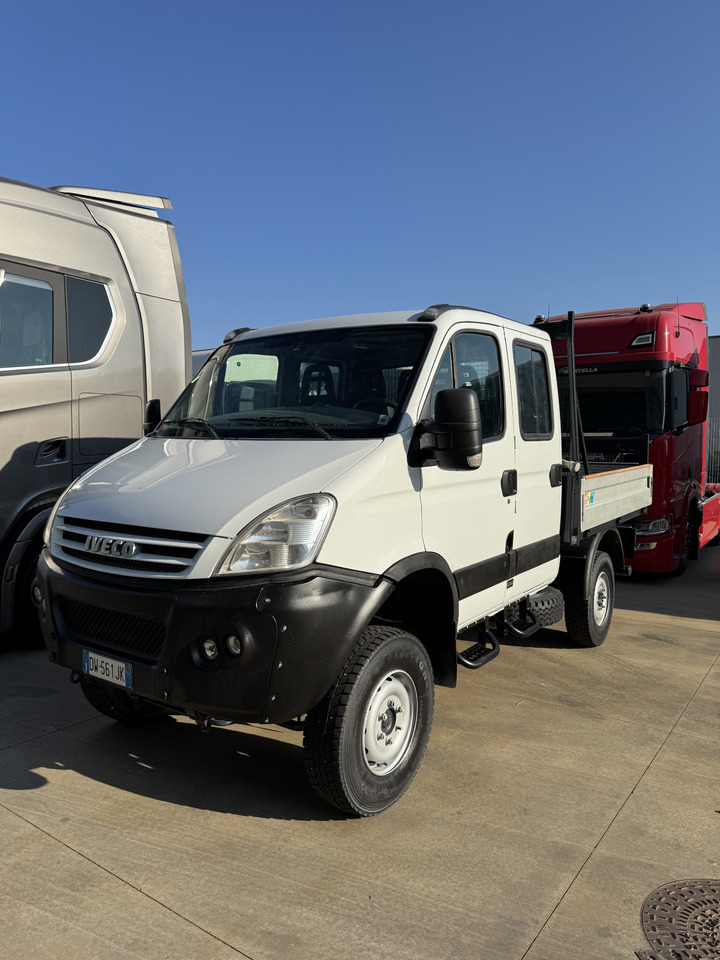 IVECO Daily 4X4 - כלי רכב מסחרי במיטה שטוחה: תמונה 1 IVECO Daily 4X4 - כלי רכב מסחרי במיטה שטוחה: תמונה 1