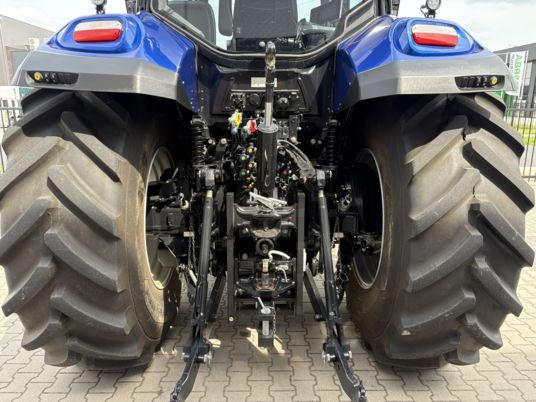 New Holland T7.300 PLMi - טרקטור חקלאי: תמונה 4 New Holland T7.300 PLMi - טרקטור חקלאי: תמונה 4
