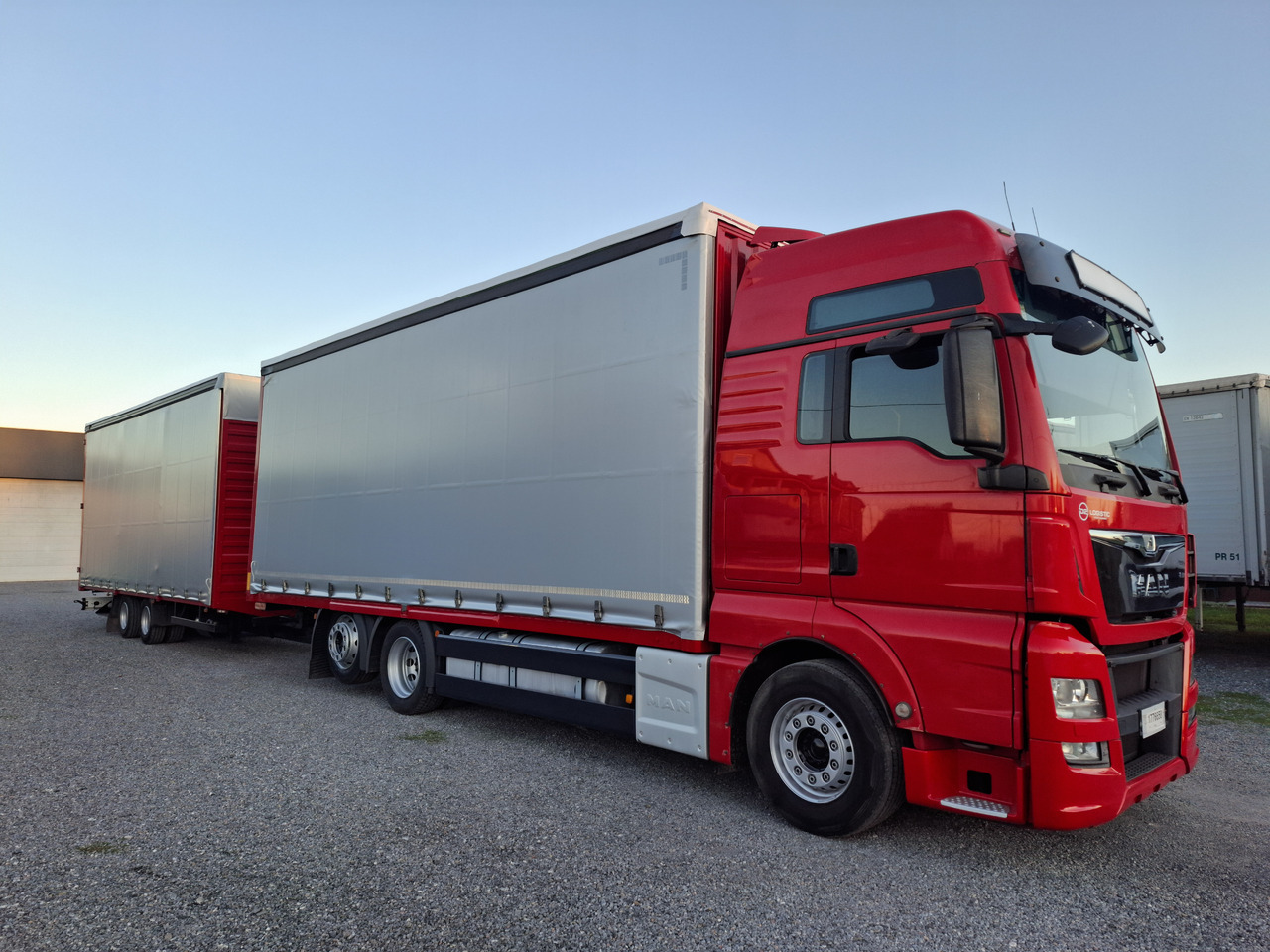 MAN TGX 26.440 E6 + SCHMITZ - משאית וילונות צד: תמונה 1 MAN TGX 26.440 E6 + SCHMITZ - משאית וילונות צד: תמונה 1