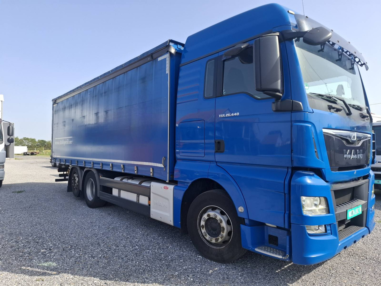 MAN TGX 26.440 E6 - משאית וילונות צד: תמונה 1 MAN TGX 26.440 E6 - משאית וילונות צד: תמונה 1