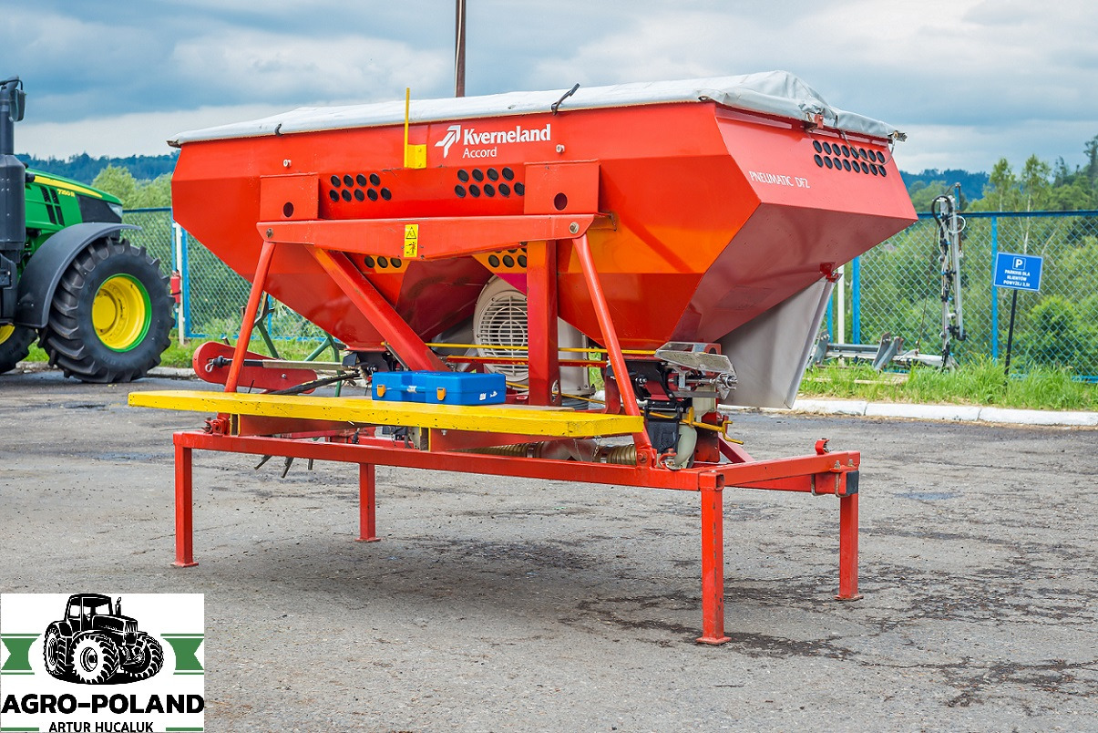 KVERNELAND OPTIMA - 12 X 75 + ZBIORNIK NA NAWÓZ - מכונת זריעה מדויקת: תמונה 2 KVERNELAND OPTIMA - 12 X 75 + ZBIORNIK NA NAWÓZ - מכונת זריעה מדויקת: תמונה 2