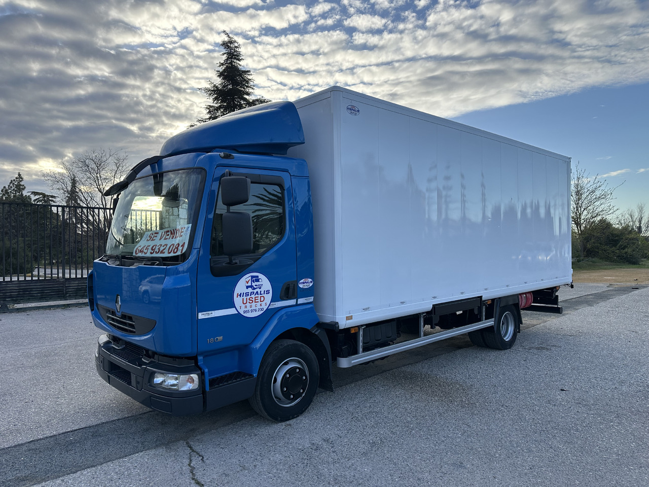 RENAULT MIDLUM 12.180 - משאית תיבה: תמונה 1 RENAULT MIDLUM 12.180 - משאית תיבה: תמונה 1