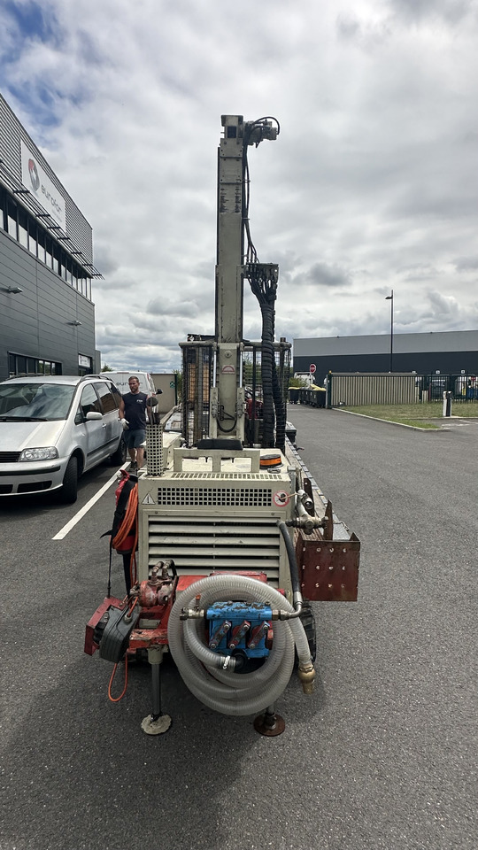 Comacchio GEO 205 - אסדת קידוח: תמונה 4 Comacchio GEO 205 - אסדת קידוח: תמונה 4