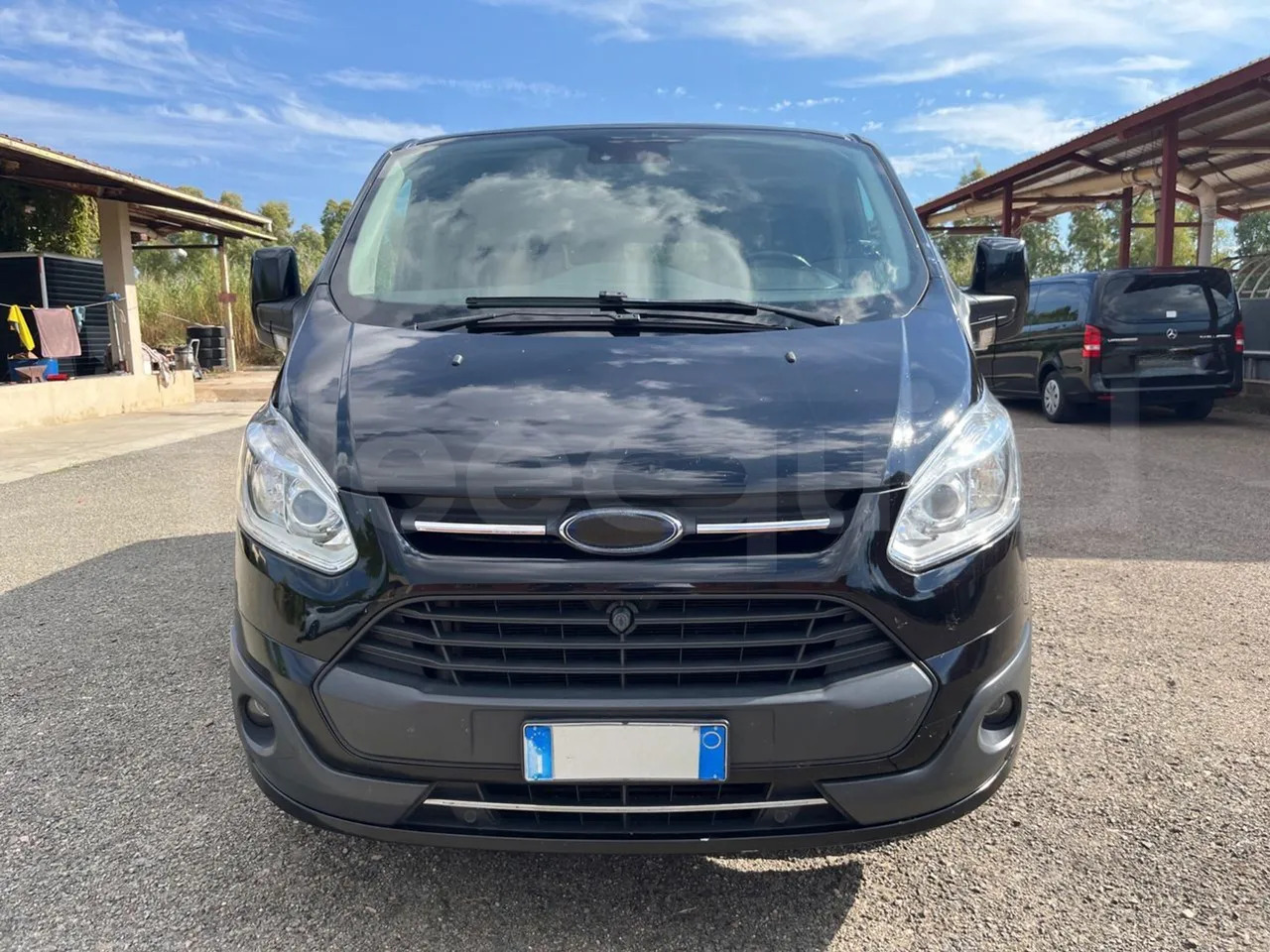 Ford Tourneo Custom - אוטובוס פרברים: תמונה 2 Ford Tourneo Custom - אוטובוס פרברים: תמונה 2