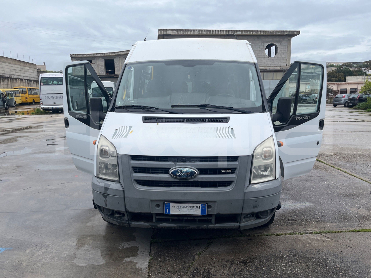 Ford Transit - אוטובוס פרברים: תמונה 2 Ford Transit - אוטובוס פרברים: תמונה 2