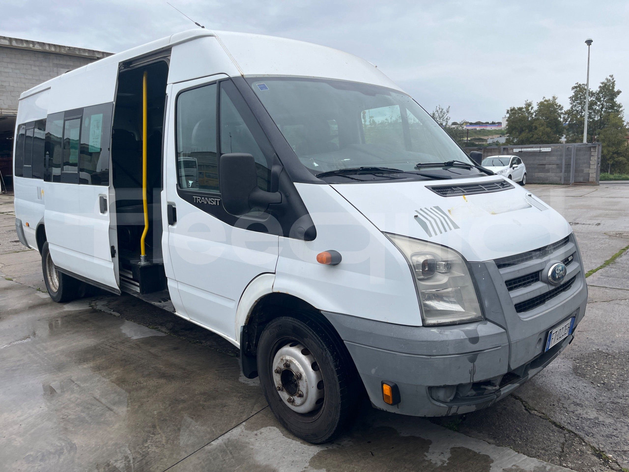 Ford Transit - אוטובוס פרברים: תמונה 1 Ford Transit - אוטובוס פרברים: תמונה 1