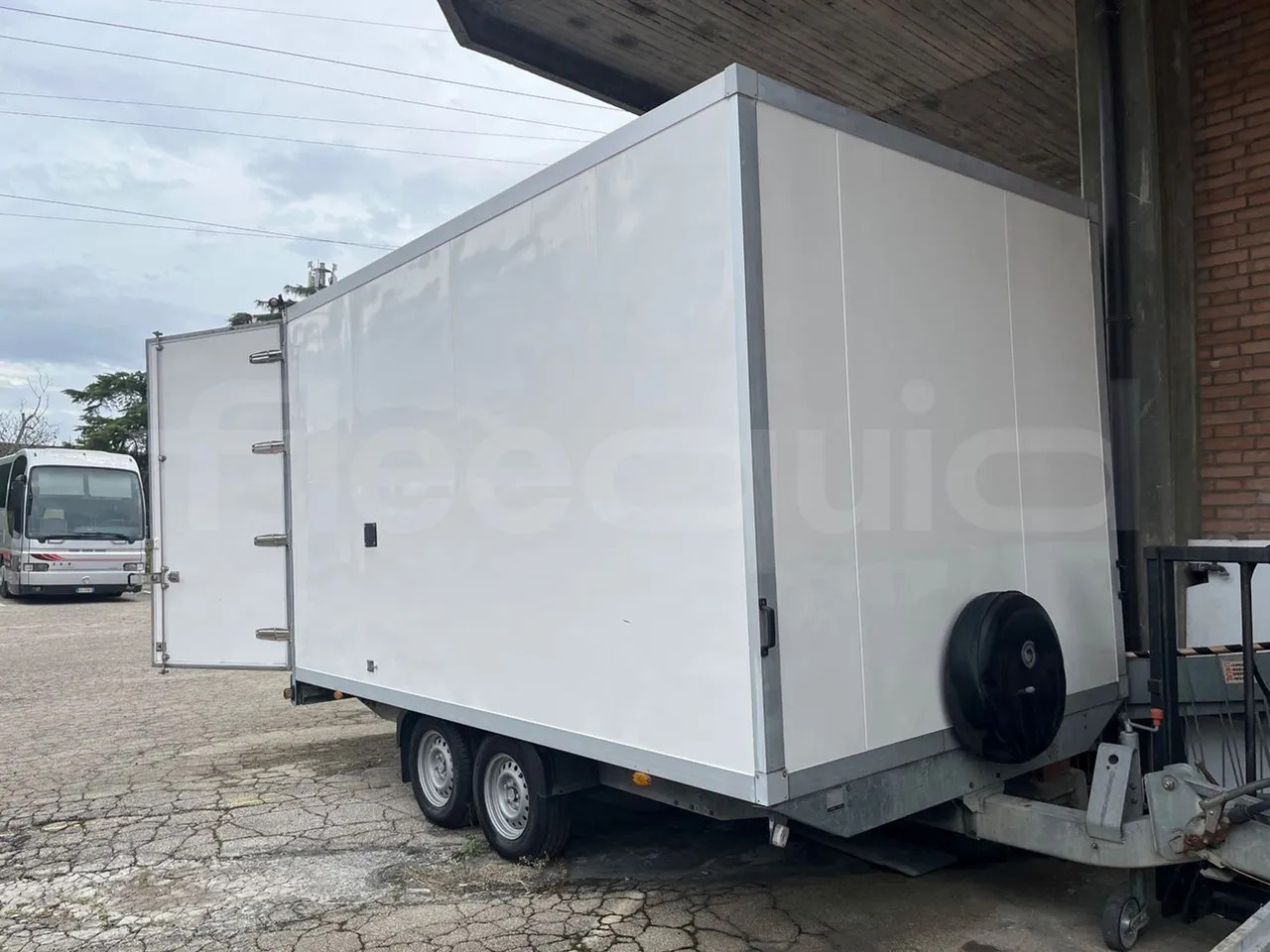 Humbaur Rimorchio - אוטובוס בין עירוני: תמונה 3 Humbaur Rimorchio - אוטובוס בין עירוני: תמונה 3