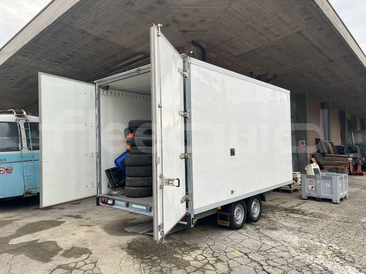 Humbaur Rimorchio - אוטובוס בין עירוני: תמונה 5 Humbaur Rimorchio - אוטובוס בין עירוני: תמונה 5