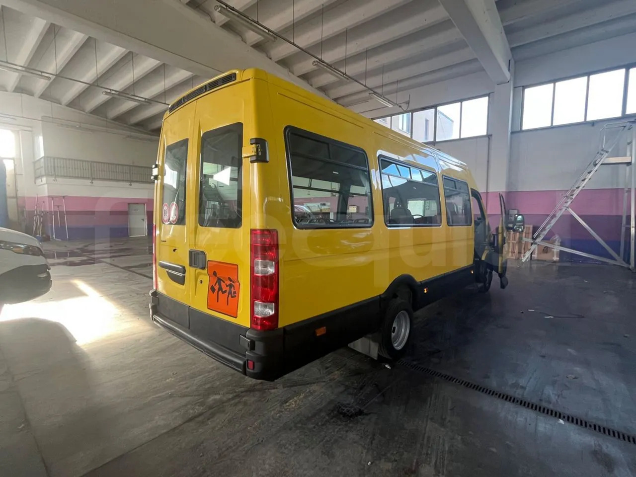 אוטובוס בית ספר Iveco A50: תמונה 8