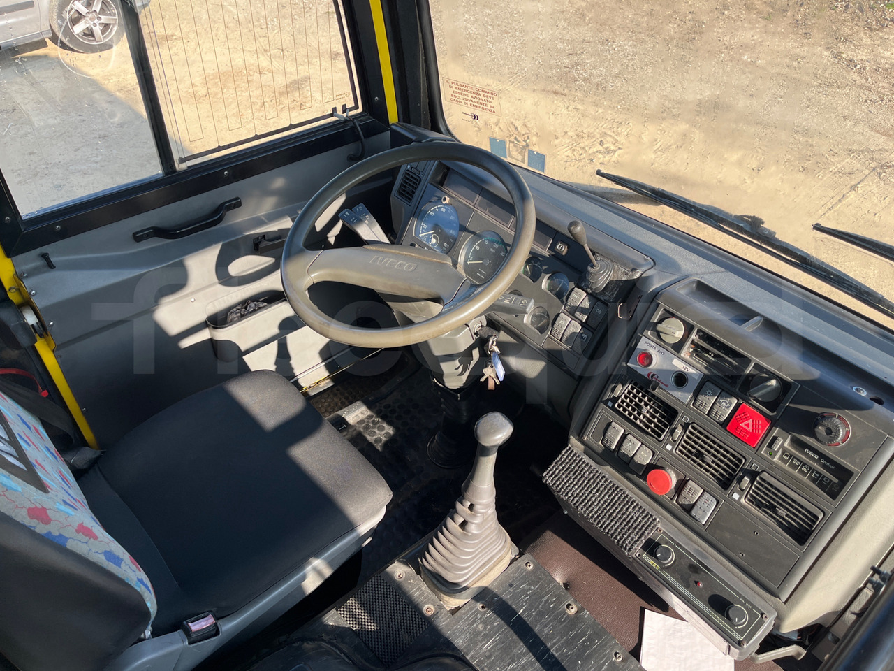 אוטובוס בית ספר Iveco Cacciamali: תמונה 14