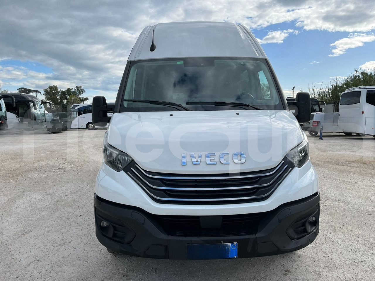 Iveco Daily - אוטובוס פרברים: תמונה 1 Iveco Daily - אוטובוס פרברים: תמונה 1