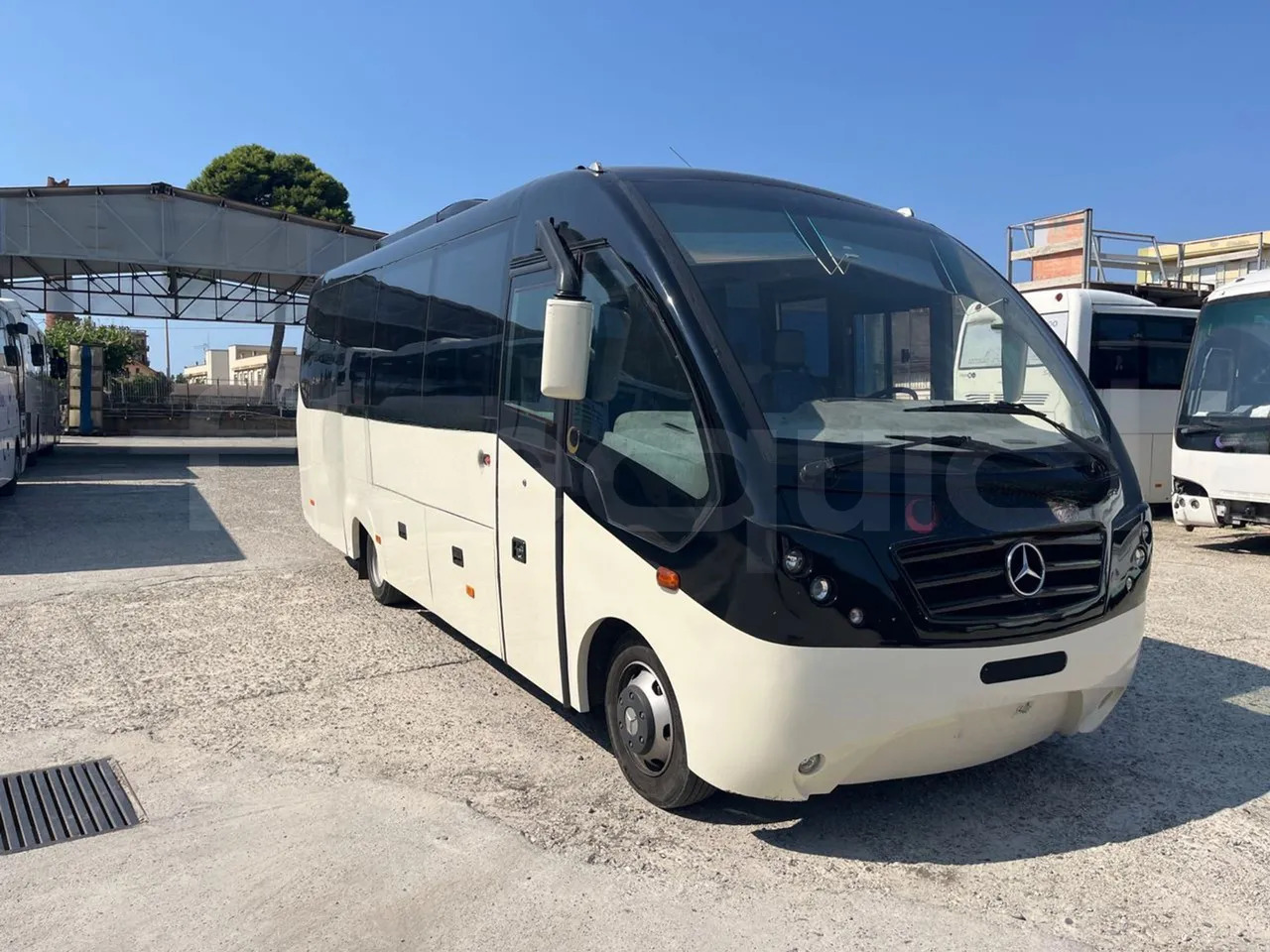 Mercedes-Benz MB 818 S - אוטובוס בין עירוני: תמונה 1 Mercedes-Benz MB 818 S - אוטובוס בין עירוני: תמונה 1
