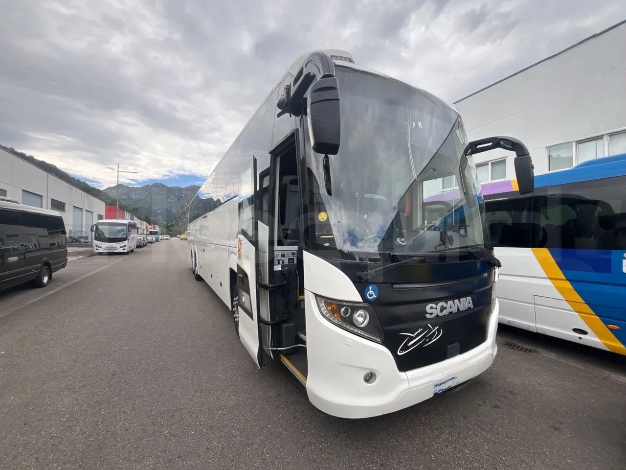 Scania Touring HD - אוטובוס בין עירוני: תמונה 1 Scania Touring HD - אוטובוס בין עירוני: תמונה 1