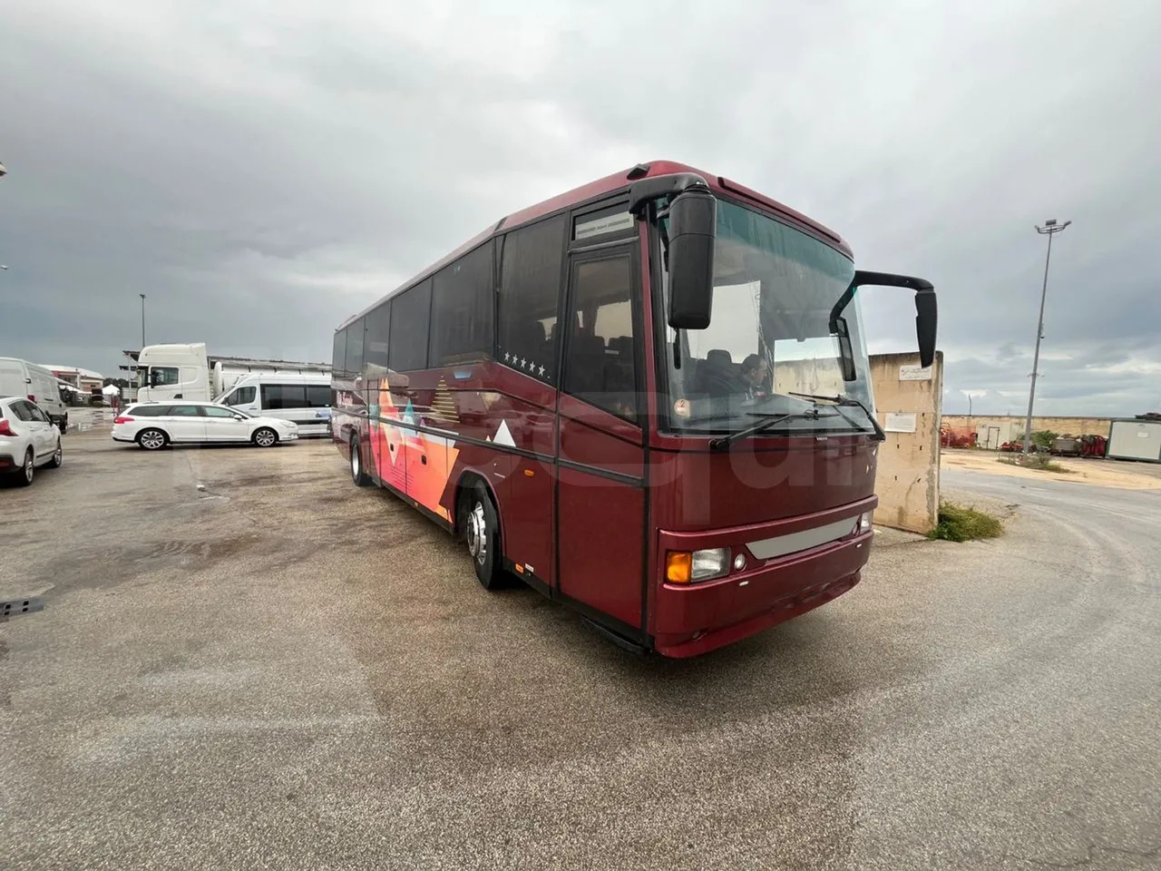 Volvo B12 - אוטובוס בין עירוני: תמונה 1 Volvo B12 - אוטובוס בין עירוני: תמונה 1