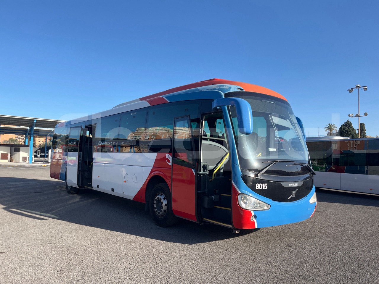 Volvo B9 - אוטובוס בין עירוני: תמונה 1 Volvo B9 - אוטובוס בין עירוני: תמונה 1