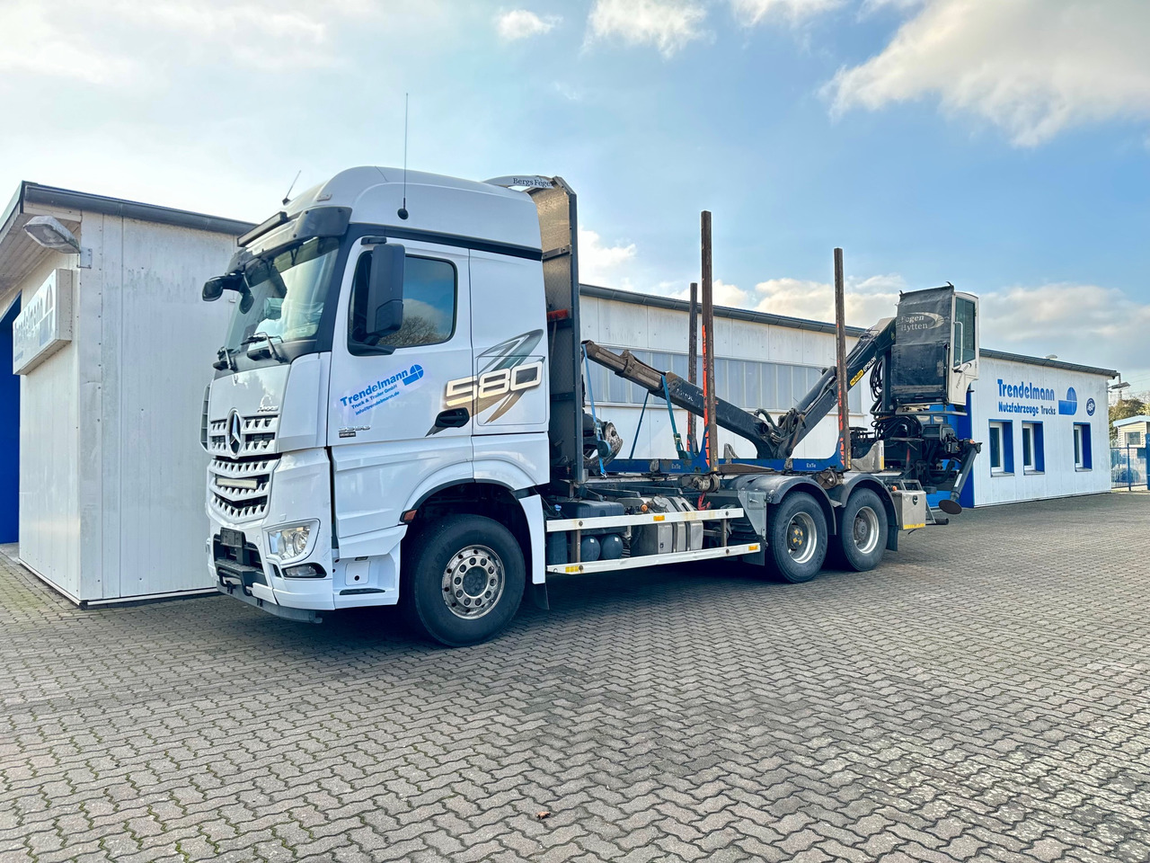 Mercedes Arocs 3358 L 6x4 Radstand 4500 Arocs 3358 L 6x4 Blatt-Luft Gefedert - משאית עץ: תמונה 1 Mercedes Arocs 3358 L 6x4 Radstand 4500 Arocs 3358 L 6x4 Blatt-Luft Gefedert - משאית עץ: תמונה 1