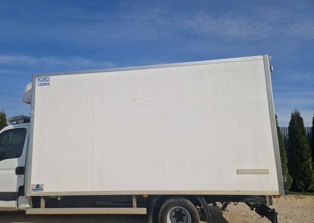 Chłodnia Mroźnia kontener 4.5m , 2 komory, dodatkowe zasilanie, boczne drzwi - גוף החלפה למקרר: תמונה 2 Chłodnia Mroźnia kontener 4.5m , 2 komory, dodatkowe zasilanie, boczne drzwi - גוף החלפה למקרר: תמונה 2