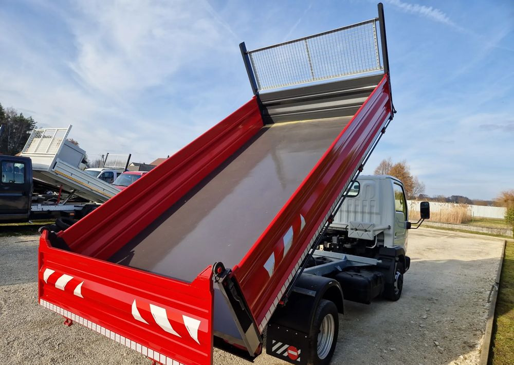 Nissan Cabstar 3.0 - כלי רכב מסחרי מזהיר: תמונה 4 Nissan Cabstar 3.0 - כלי רכב מסחרי מזהיר: תמונה 4