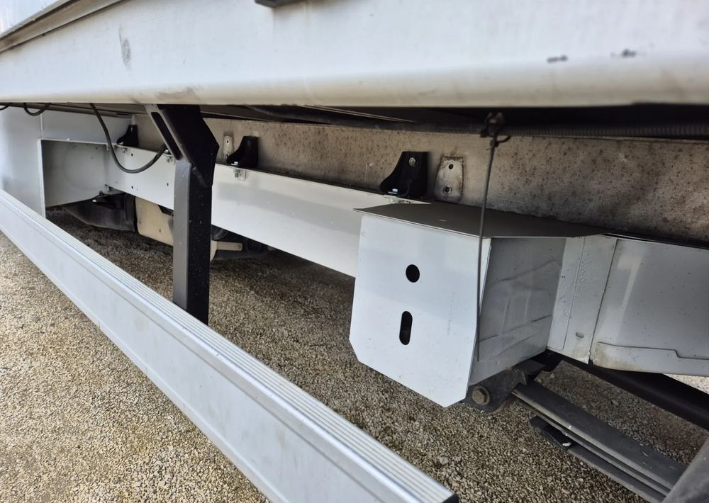 Renault 2.3 Plandeka Burto-Firanka 10 palet - כלי רכב מסחרי במיטה שטוחה: תמונה 4 Renault 2.3 Plandeka Burto-Firanka 10 palet - כלי רכב מסחרי במיטה שטוחה: תמונה 4