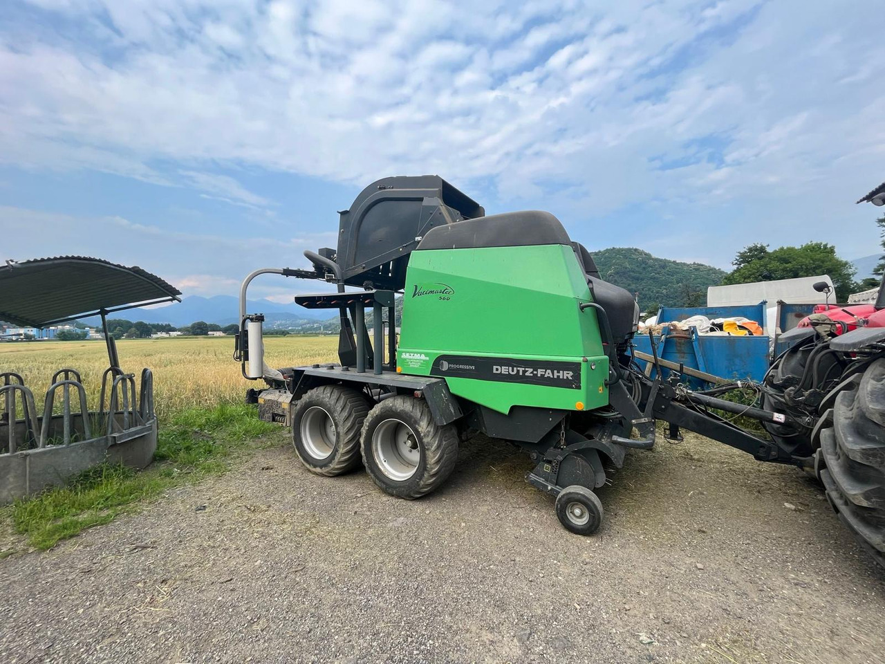 Deutz-Fahr Varimaster 560 - מכונת צרור עגולה: תמונה 1 Deutz-Fahr Varimaster 560 - מכונת צרור עגולה: תמונה 1