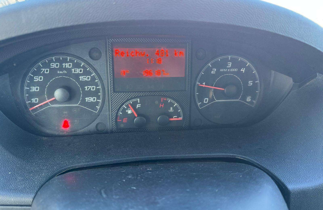 כלי רכב מסחרי עם לוח Fiat Ducato: תמונה 12 כלי רכב מסחרי עם לוח Fiat Ducato: תמונה 12