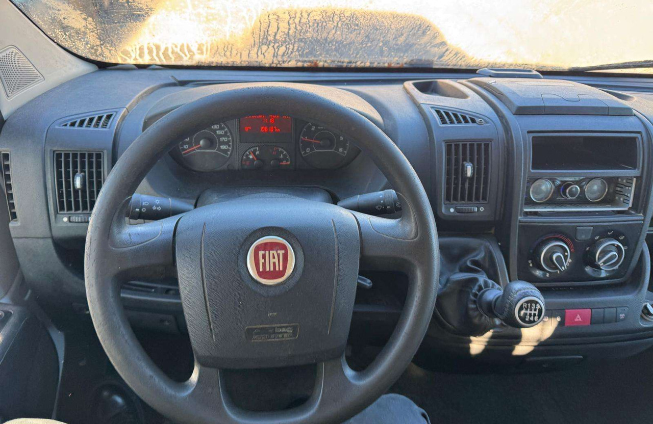 כלי רכב מסחרי עם לוח Fiat Ducato: תמונה 13 כלי רכב מסחרי עם לוח Fiat Ducato: תמונה 13