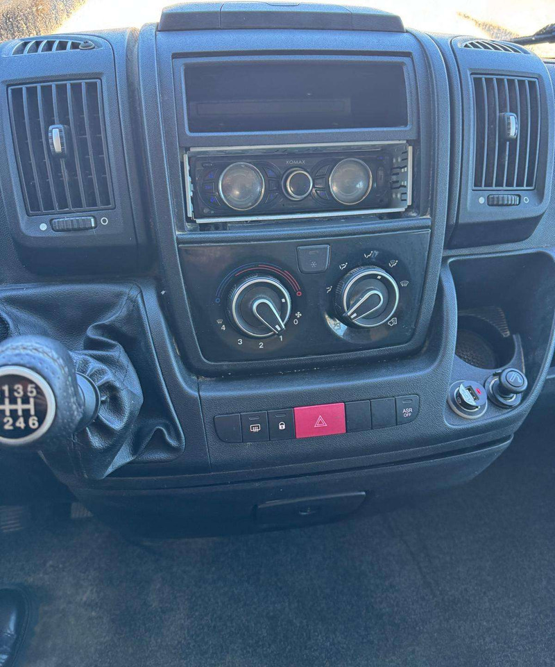 כלי רכב מסחרי עם לוח Fiat Ducato: תמונה 11 כלי רכב מסחרי עם לוח Fiat Ducato: תמונה 11