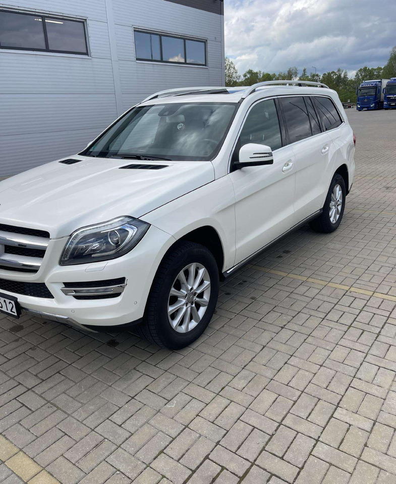 Mercedes-Benz GL350 - SUV: תמונה 3 Mercedes-Benz GL350 - SUV: תמונה 3