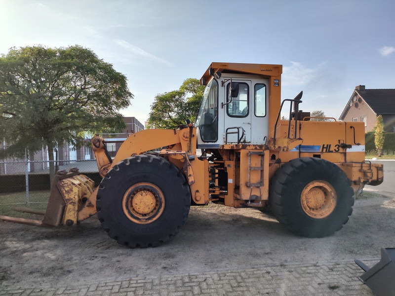 Hyundai HL35 - מעמיס גלגלים: תמונה 2 Hyundai HL35 - מעמיס גלגלים: תמונה 2