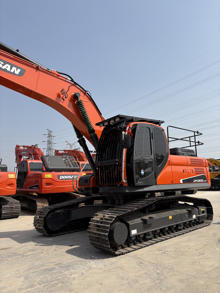 DOOSAN Dx300cl low work hours original excavator - מחפר סורק: תמונה 2 DOOSAN Dx300cl low work hours original excavator - מחפר סורק: תמונה 2