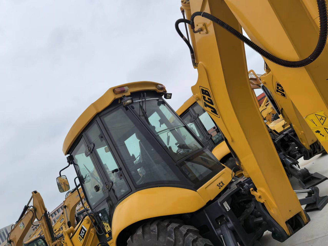 JCB 3CX backhoe loader TLB versatile machine multiple attachment options - מחפרון: תמונה 4 JCB 3CX backhoe loader TLB versatile machine multiple attachment options - מחפרון: תמונה 4
