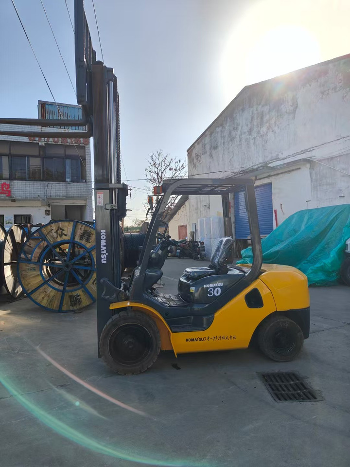 KOMATSU FD30T japan brand used 3 ton forklift - מלגזת סולר: תמונה 4 KOMATSU FD30T japan brand used 3 ton forklift - מלגזת סולר: תמונה 4