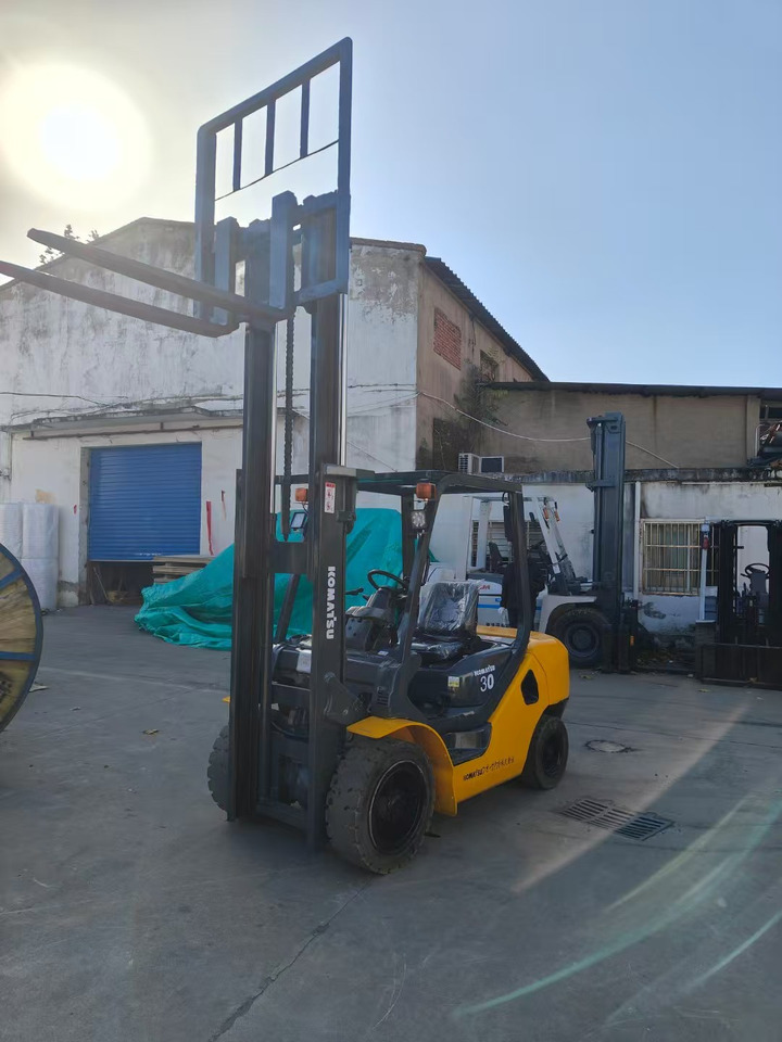 KOMATSU FD30T japan brand used 3 ton forklift - מלגזת סולר: תמונה 2 KOMATSU FD30T japan brand used 3 ton forklift - מלגזת סולר: תמונה 2