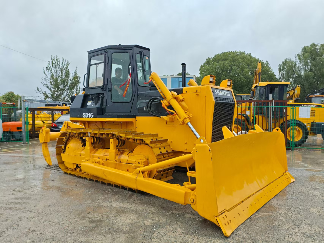 SHANTUI sd16 bullldozer made in china low price for sale - דחפור: תמונה 1 SHANTUI sd16 bullldozer made in china low price for sale - דחפור: תמונה 1
