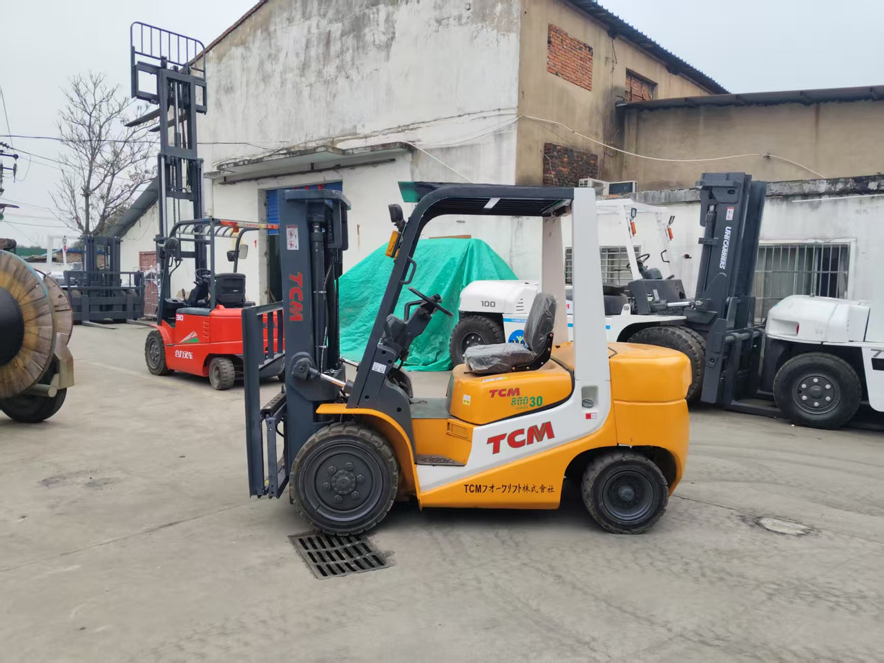 TCM FD30 Japan brand used 3 ton 4.5m diesel forklift Customizable mast clamps - מלגזת סולר: תמונה 2 TCM FD30 Japan brand used 3 ton 4.5m diesel forklift Customizable mast clamps - מלגזת סולר: תמונה 2