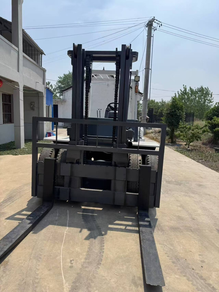 TCM fd100 used 2024 japan brand diesel forklift 10 ton class forklift - מלגזת סולר: תמונה 4 TCM fd100 used 2024 japan brand diesel forklift 10 ton class forklift - מלגזת סולר: תמונה 4