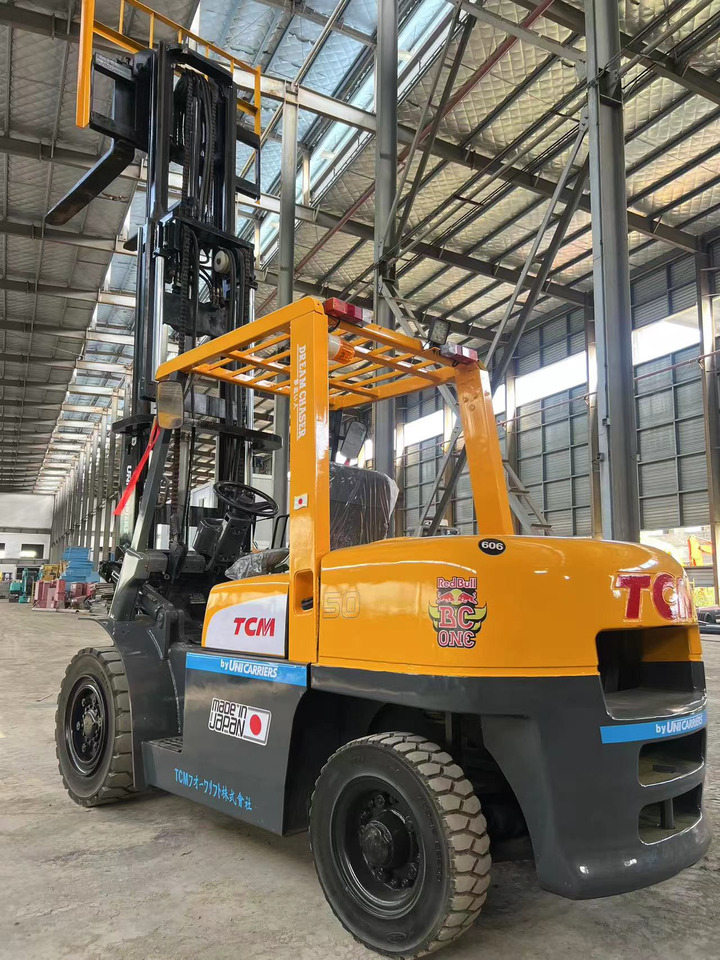 TCM fd50 japan brand original 5 ton diesel forklift 3 section 4.5m Customizable mast clamp side shift - מלגזת סולר: תמונה 4 TCM fd50 japan brand original 5 ton diesel forklift 3 section 4.5m Customizable mast clamp side shift - מלגזת סולר: תמונה 4