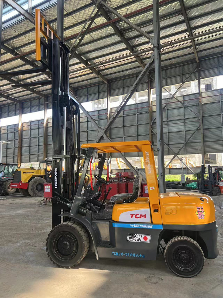 TCM fd50 japan brand original 5 ton diesel forklift 3 section 4.5m Customizable mast clamp side shift - מלגזת סולר: תמונה 2 TCM fd50 japan brand original 5 ton diesel forklift 3 section 4.5m Customizable mast clamp side shift - מלגזת סולר: תמונה 2